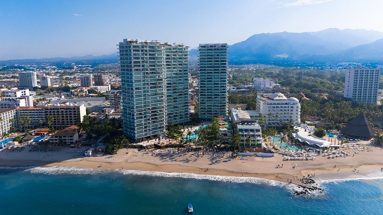 Albercas Frente al Mar, Jacuzzis, Cine, Sala de Juegos, Gimn