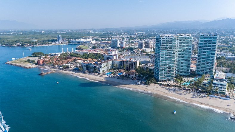 Albercas Frente al Mar, Jacuzzis, Cine, Sala de Juegos, Gimn