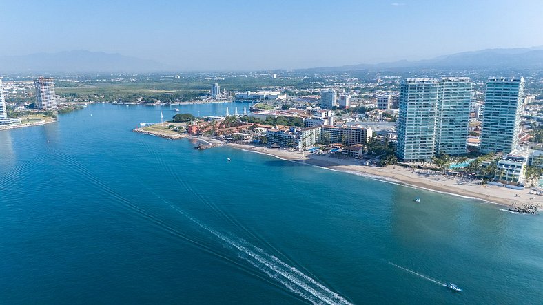 Albercas Frente al Mar, Jacuzzis, Cine, Sala de Juegos, Gimn