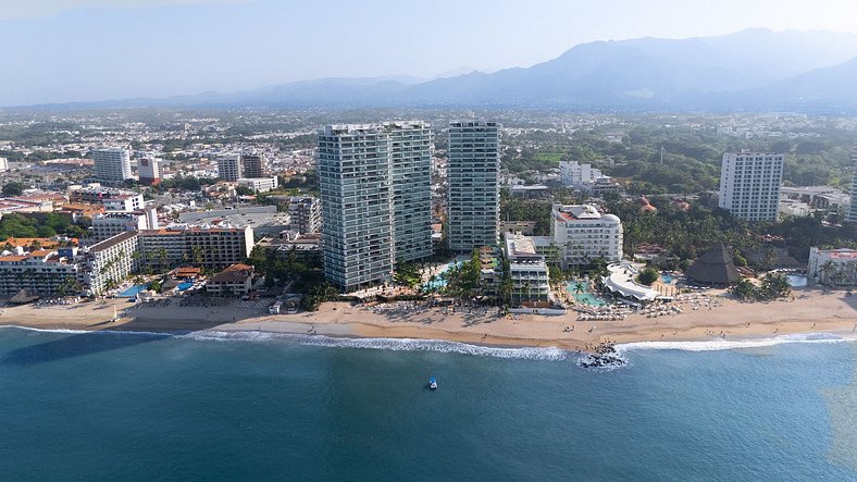 Albercas Frente al Mar, Jacuzzis, Cine, Sala de Juegos, Gimn