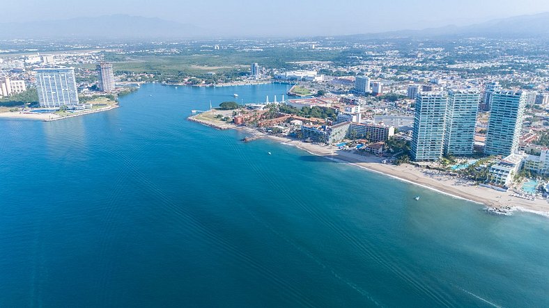 Albercas Frente al Mar, Jacuzzis, Cine, Sala de Juegos, Gimn