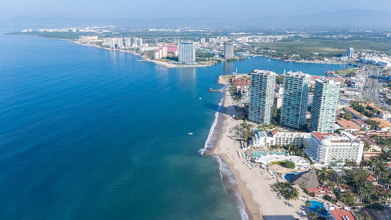 Albercas Frente al Mar, Jacuzzis, Cine, Sala de Juegos, Gimn