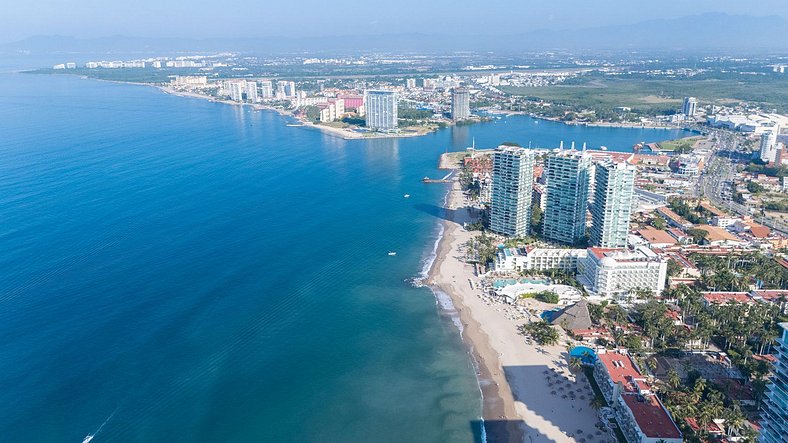 Albercas Frente al Mar, Jacuzzis, Cine, Sala de Juegos, Gimn