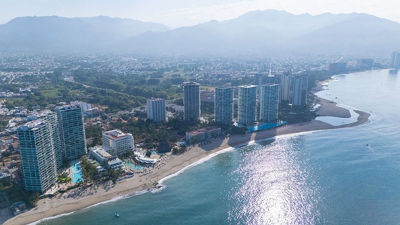 Albercas Frente al Mar, Jacuzzis, Cine, Sala de Juegos, Gimn