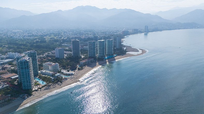 Albercas Frente al Mar, Jacuzzis, Cine, Sala de Juegos, Gimn