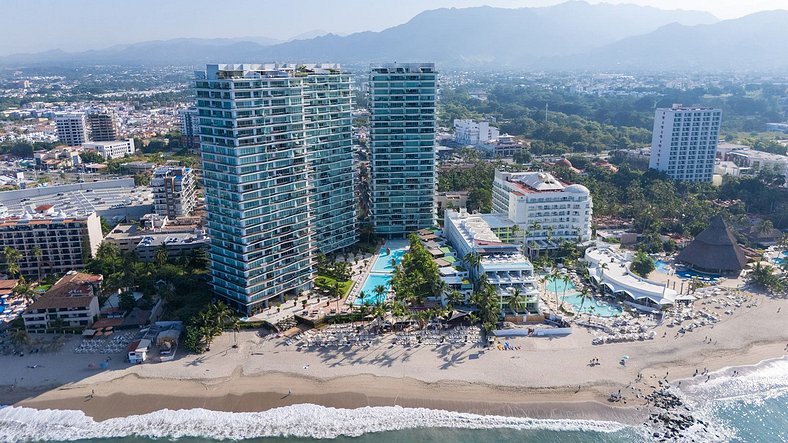 Albercas Frente al Mar, Jacuzzis, Cine, Sala de Juegos, Gimn