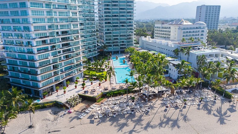 Albercas Frente al Mar, Jacuzzis, Cine, Sala de Juegos, Gimn