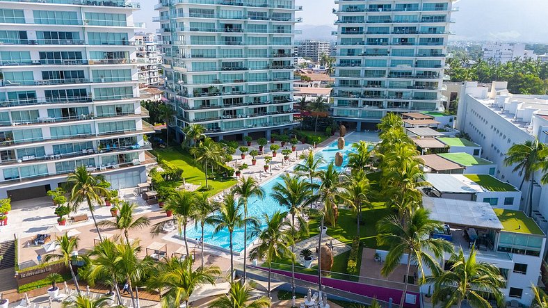 Albercas Frente al Mar, Jacuzzis, Cine, Sala de Juegos, Gimn