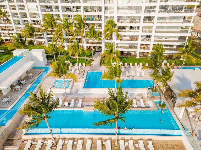 Beachfront Private 9th-Flr Terrace, Pools, Sunsets