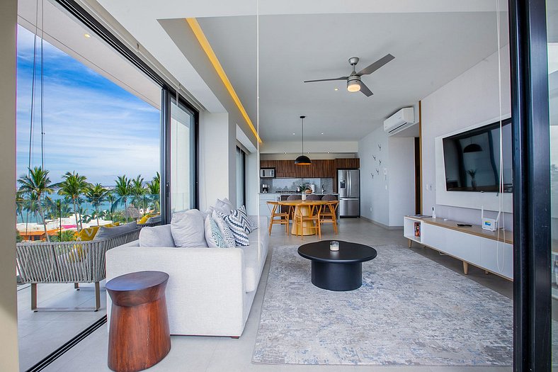 NEW! 5th Flr Seaview Gem, RoofPool, Steps to Beach