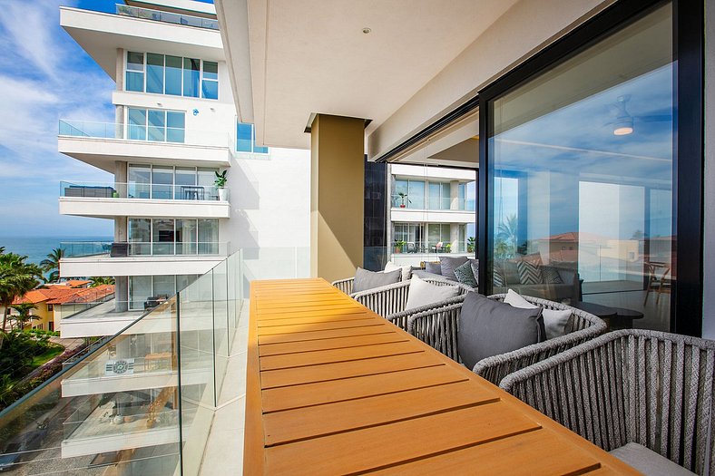 NEW! 5th Flr Seaview Gem, RoofPool, Steps to Beach