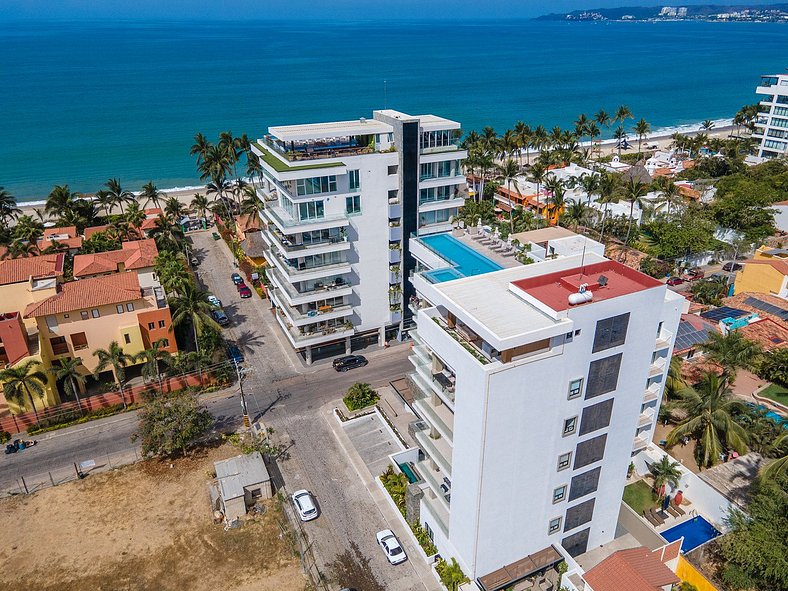 NEW! 5th Flr Seaview Gem, RoofPool, Steps to Beach