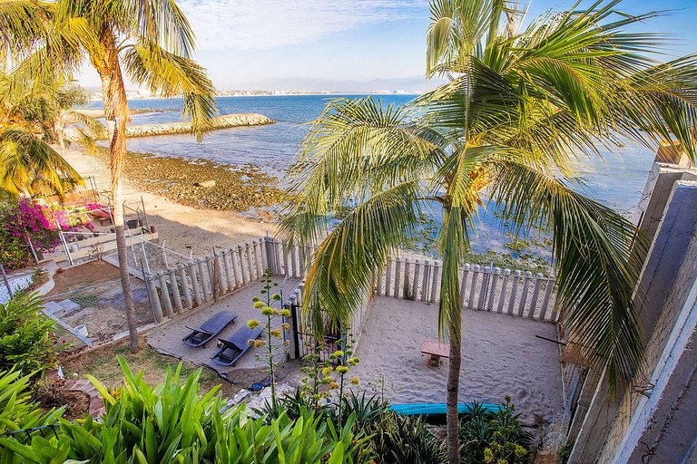 Newly Remodeled Seafront Home, Private Beach,Pool