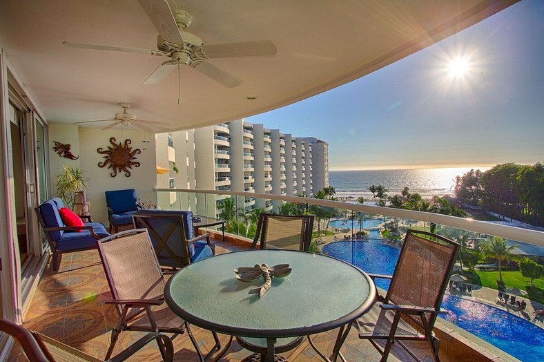 Oceanview Condo, Big Terrace, Pool and Beach Views