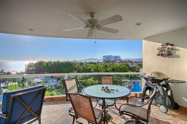 Oceanview Condo, Big Terrace, Pool and Beach Views