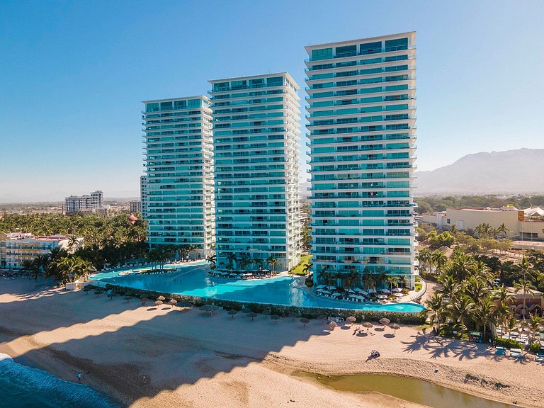 Panoramic Oceanview Condo, Luxe Peninsula Vallarta