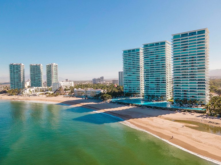 Panoramic Oceanview Condo, Luxe Peninsula Vallarta